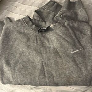 Grey Nike cropped sweatshirt like new XL